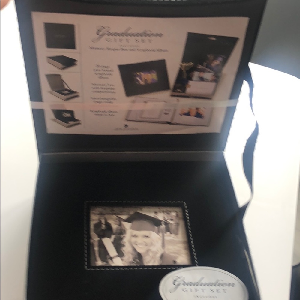 New! 😃❤️ Graduation Memory Keeper. - Picture 2 of 6